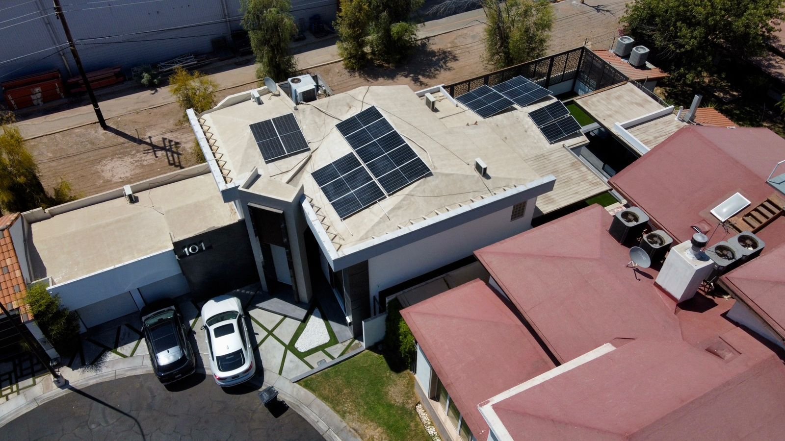 Instalación de paneles solares vista desde el aire